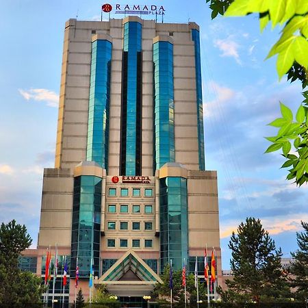 Ramada Plaza Astana Hotel Экстерьер фото
